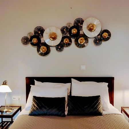 Silver Moon Kini Luaran gambar
